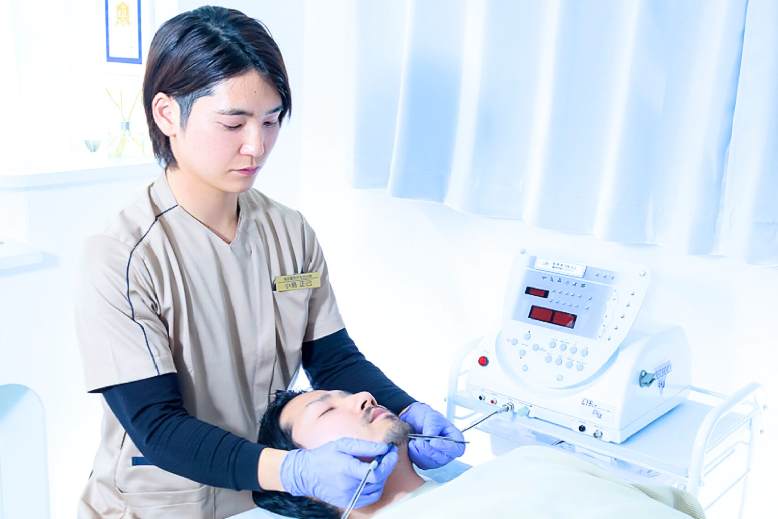 美容電気脱毛の施術の様子